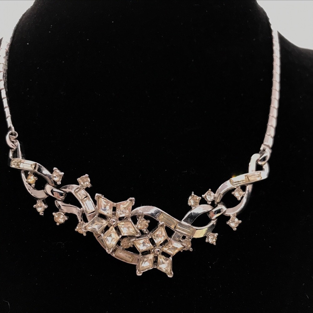 Vintage Signed Trifari Silver Tone Three Dimensional Flower Rhinestone Necklace
